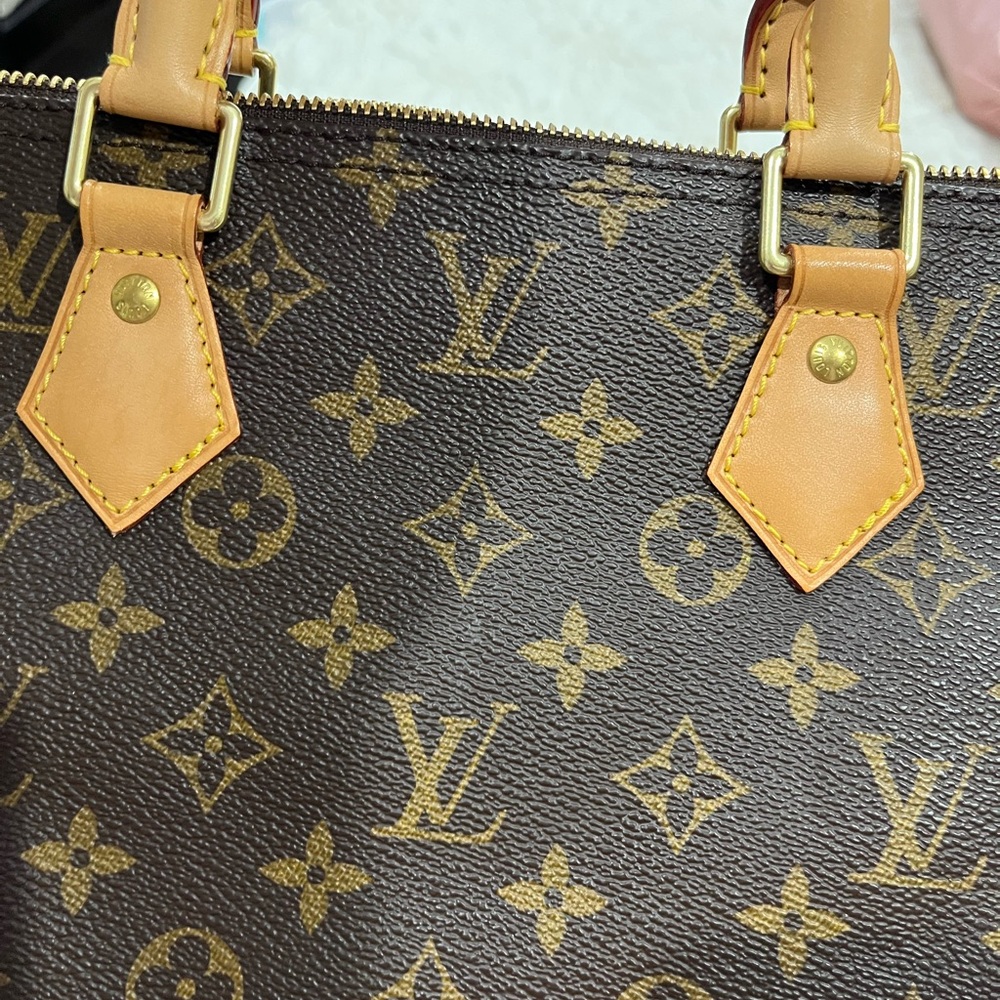 Louis Vuitton Monogram Speedy 40 Handbag in Brown - Picture 14 of 17